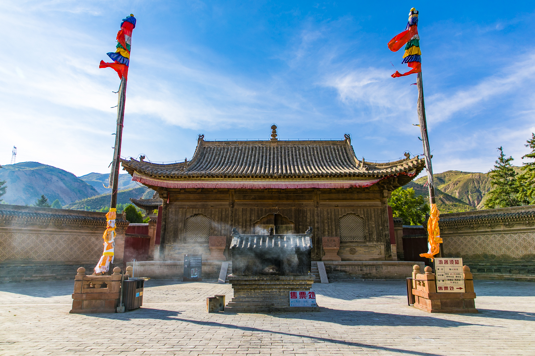 青海有座明朝皇家寺院，朱元璋赐匾额、建文帝在此出家，堪比故宫