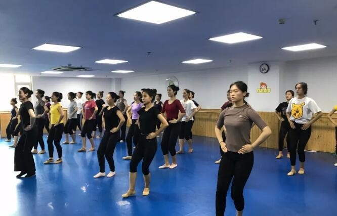 北京舞蹈学院中国舞教师资格培训67级课程顺利开课