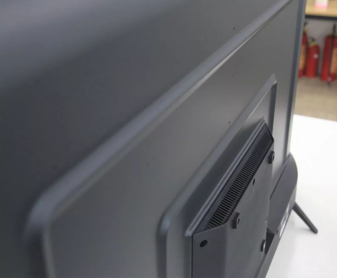 0接口,3.5mm音频接口,有线电视接口和数字音频输出接口.