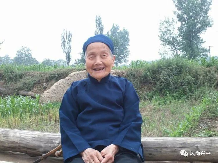 一生勤俭持家有道儿孙满堂 匆匆离世举家哀痛音容犹存2016年8月19日