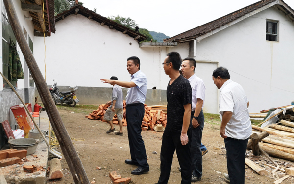 (来源:汉中市南郑区人民政府 曹俊强听取了两河镇倒庙村总攻行动开展