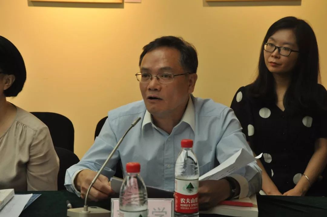 中国社会科学院哲学研究所原副所长,研究员孙伟平;北京大学教授郑开