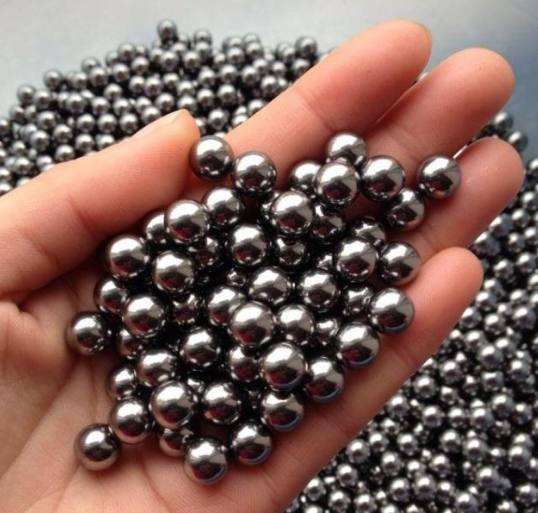 明显区别,但是罗格公司的设计人员将原来的预制破片改成了两层小钢珠