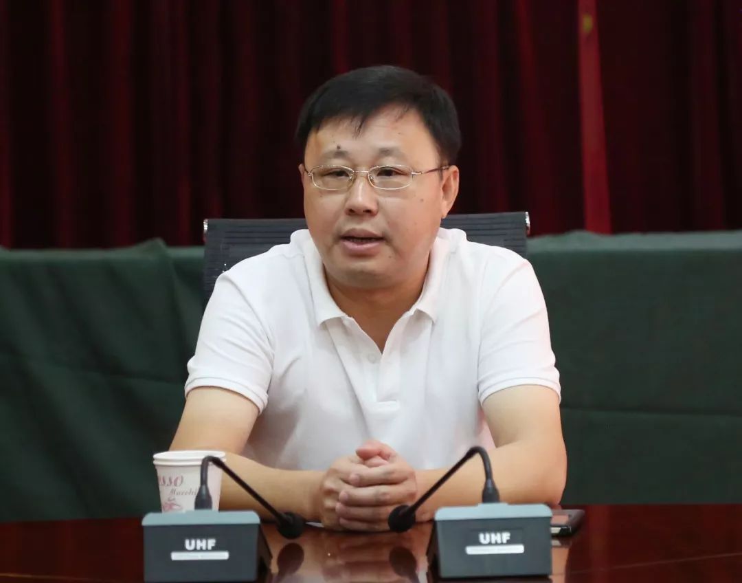 在座谈会上,李必良听取了棚改工作情况介绍及存在难