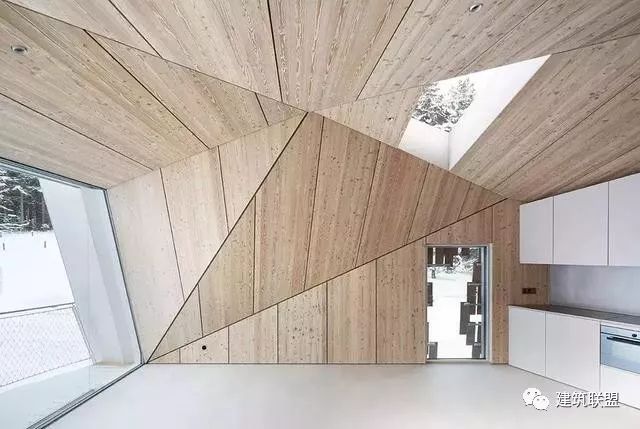 120㎡的悬浮森林一个房子三层表皮