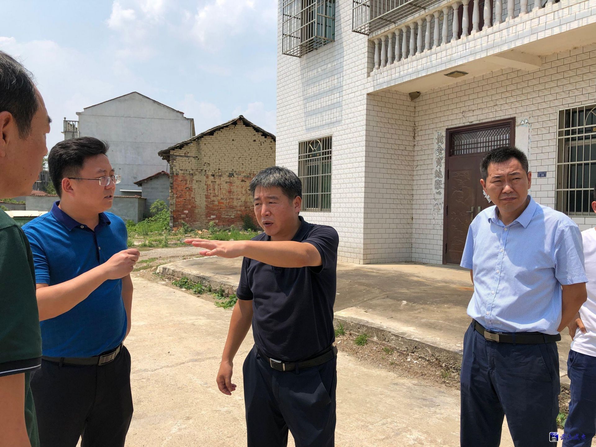 8月21号,区委书记李文波率队到双溪桥镇开展"不忘初心