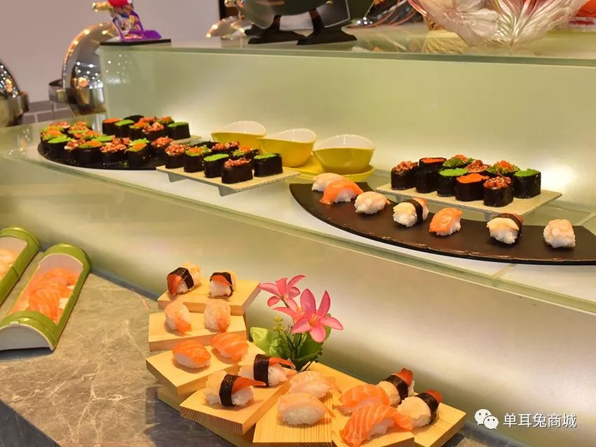 上百款自助美食more 入住环境中山泉眼温泉倾力于打造浪漫的温泉文化