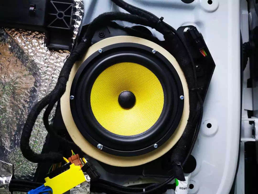 轻松玩转好声音:标致5008汽车音响改装德国rs能量两分频 四门后尾箱