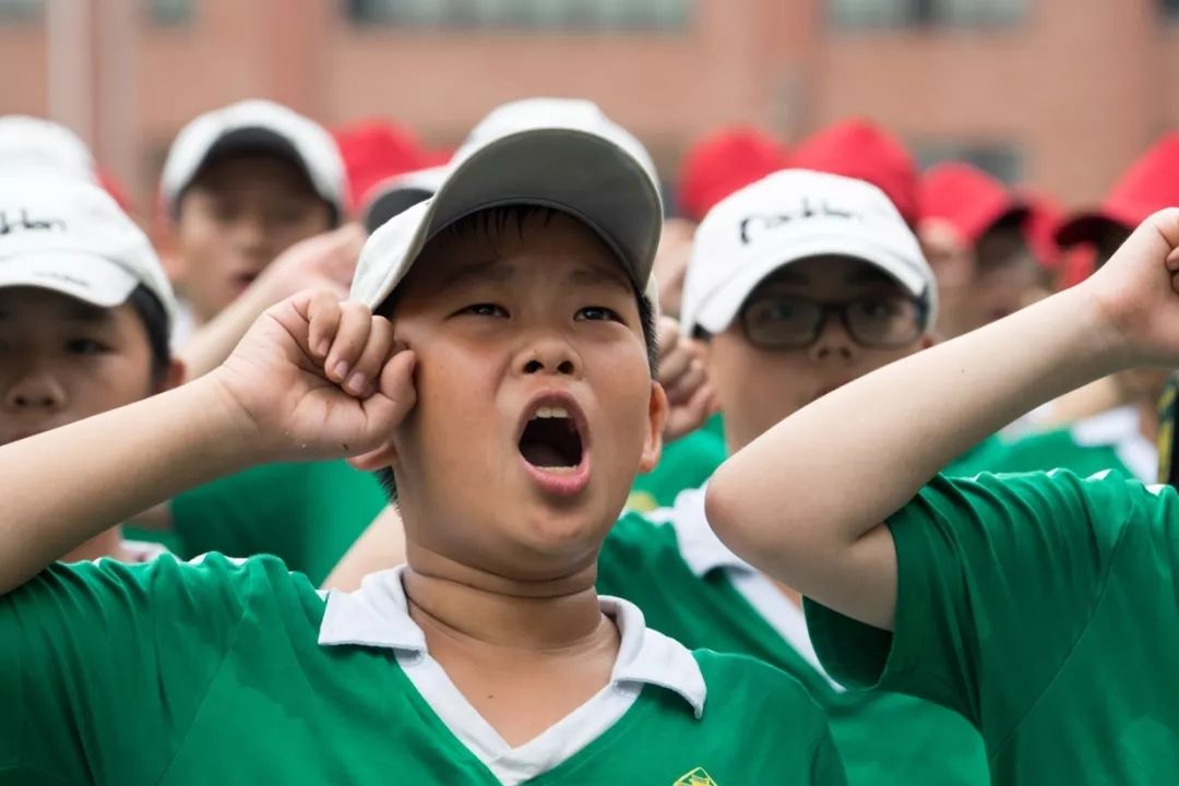 英姿勃发少年郎豪情壮志致青春2019年初一新生军事素质拓展阅兵汇演