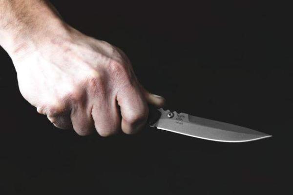 于2018年结婚不到一个月后被杀,凶手用一把大屠刀砍了他的头和脖子