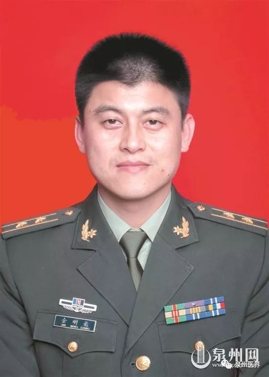 解放军联勤保障部队第910医院有在院医师450人左右,该院副院长金明亮