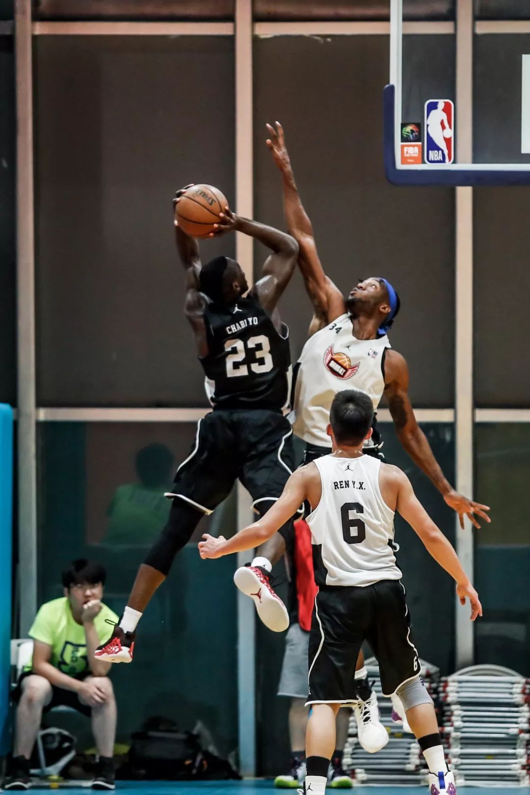 他们穿着 tinker 设计的新球鞋打出了最热血的比赛(文末福利)_任宇鑫