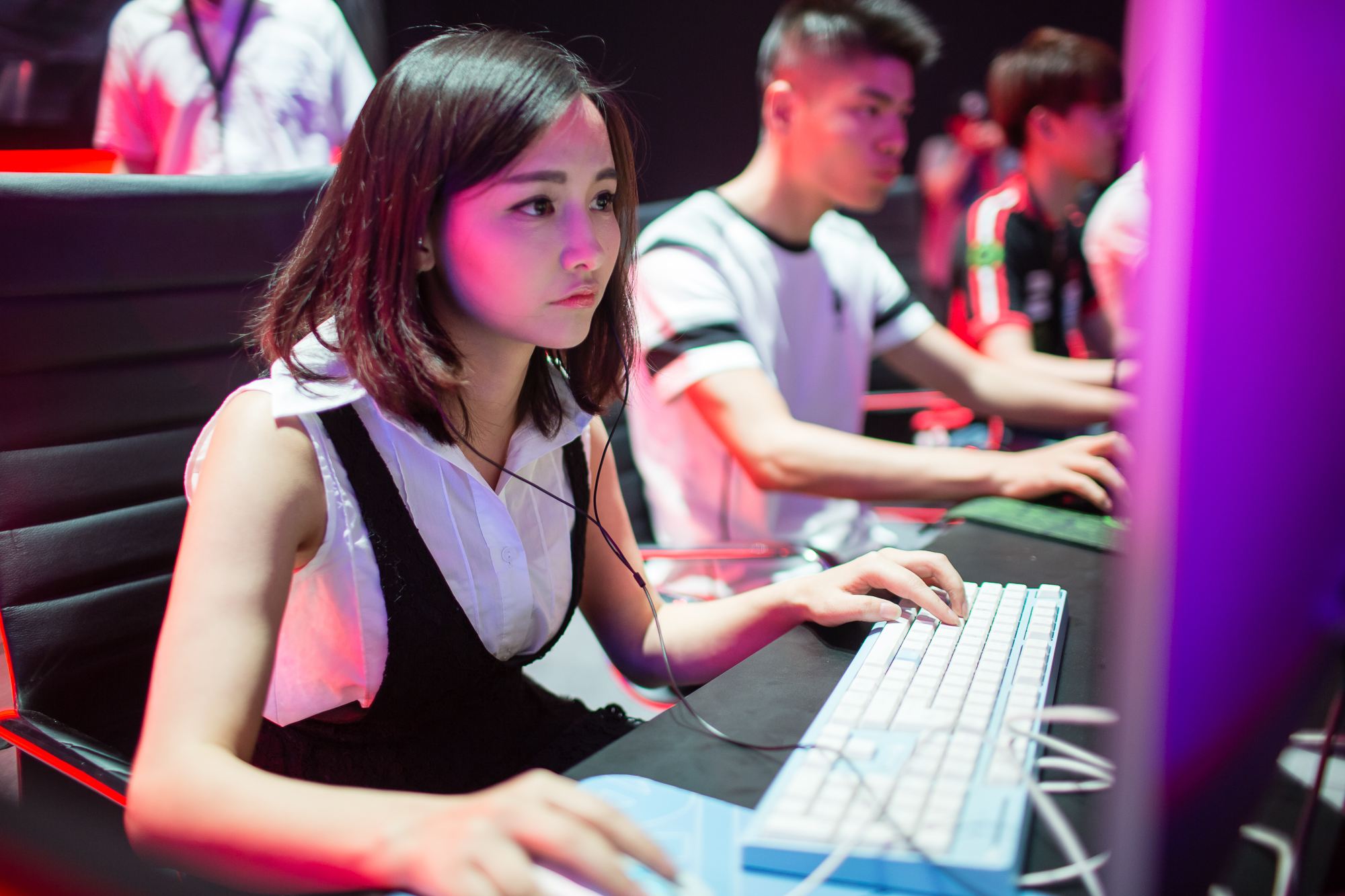 《全职高手》女选手站c位,现实在电竞行业却被歧视只能做直播?