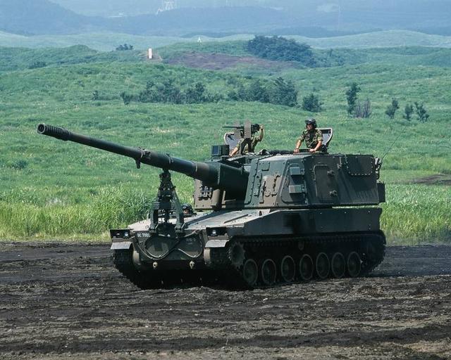 最新型的99式155毫米自行榴弹炮在2000年左右装备陆上自卫队,开始替代