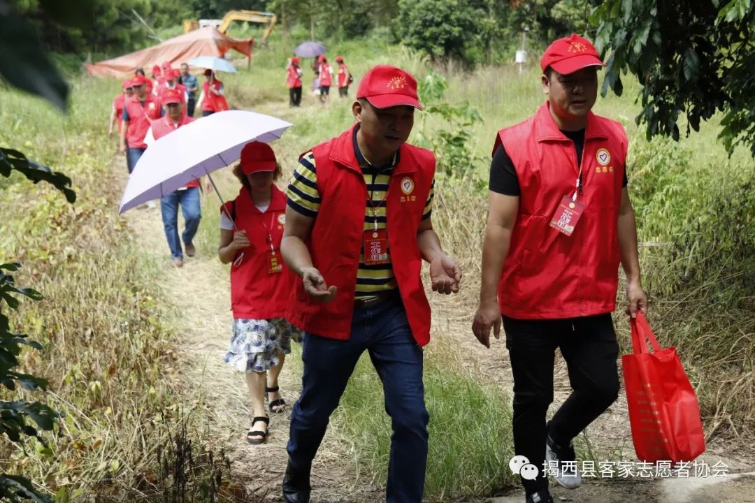 揭西这群人深入河婆几个村送去关爱送去温暖