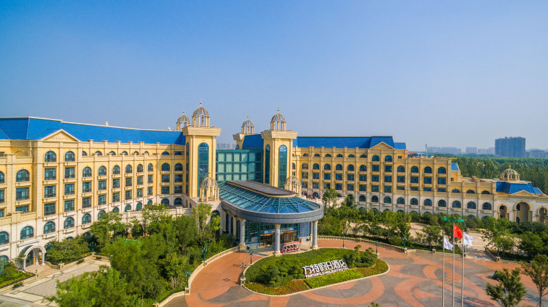 此外,郑州方特旅游度假区配套的方特假日酒店也可以为带娃游玩的家庭