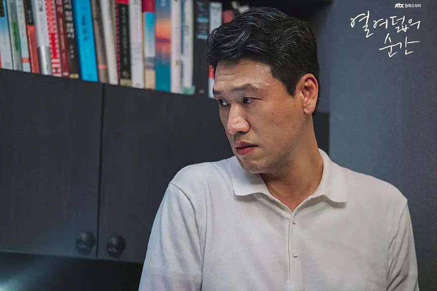 以他已经上大学的第一名的大哥为榜样,成绩上要打败他上司的儿子