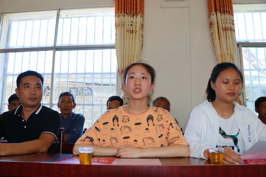 97 座谈会上,三公司驻村第一书记唐湘黔,就复兴