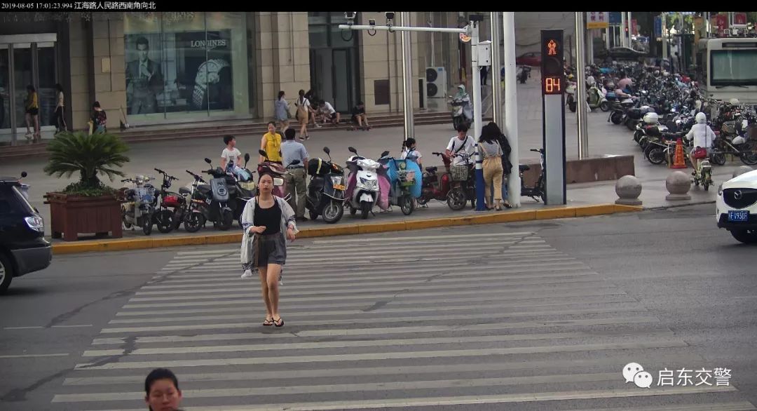 南通最新一批闯红灯行人出炉看看有你认识的吗