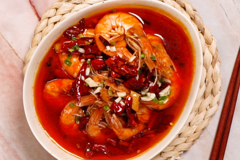 水煮虾这样做,香味四溢,油而不腻,麻辣适中,吃了还想吃!