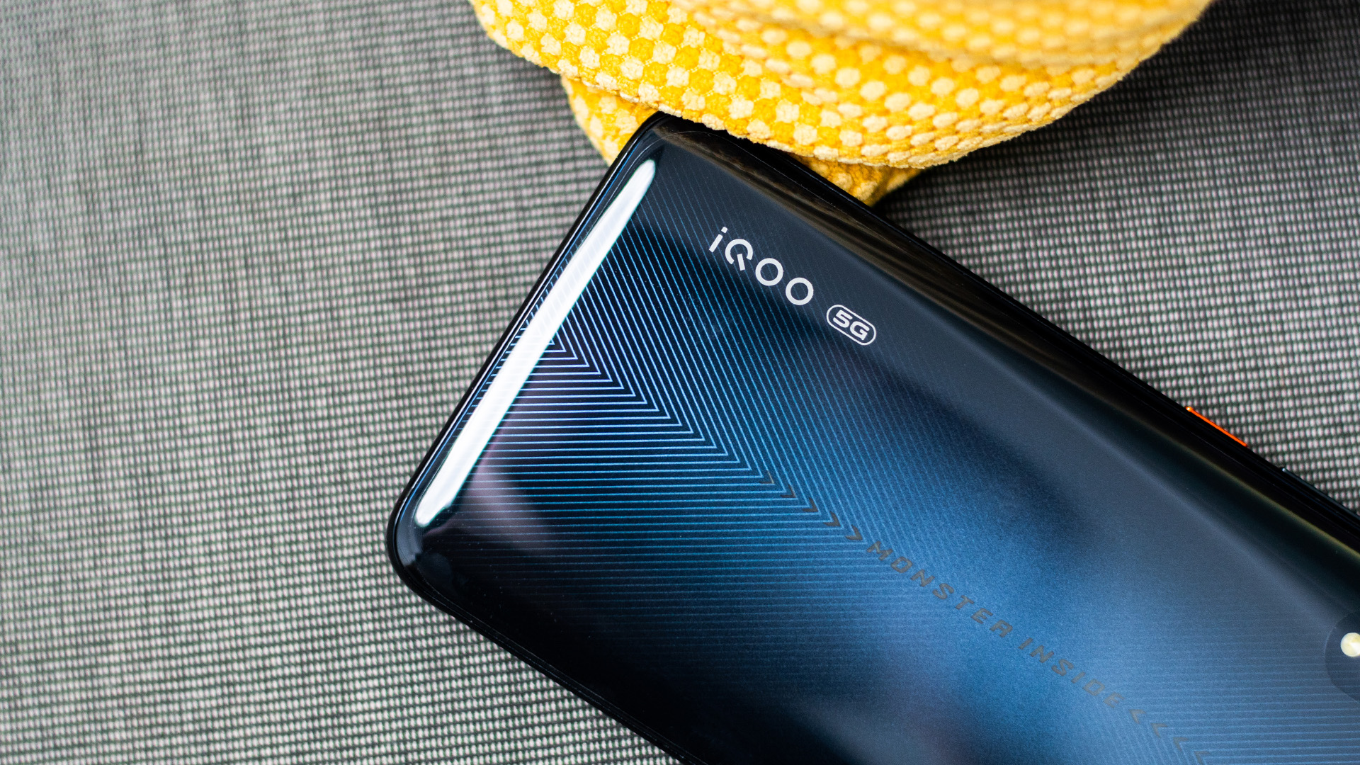 由内到外全速而来iqoopro5g图赏