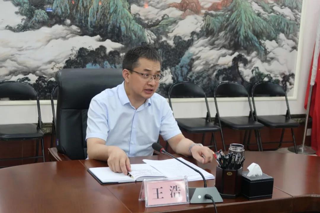 保持定力抓发展 重点发力抓项目_王浩