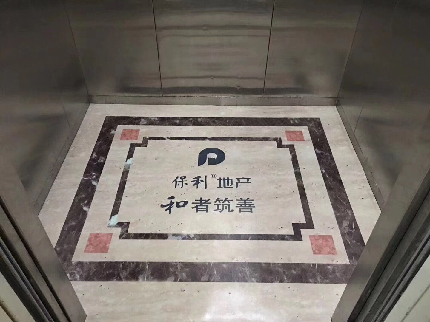 漂亮的楼梯桥箱专用定制个性化电梯客梯货梯地板地面材料防滑阻燃隔音