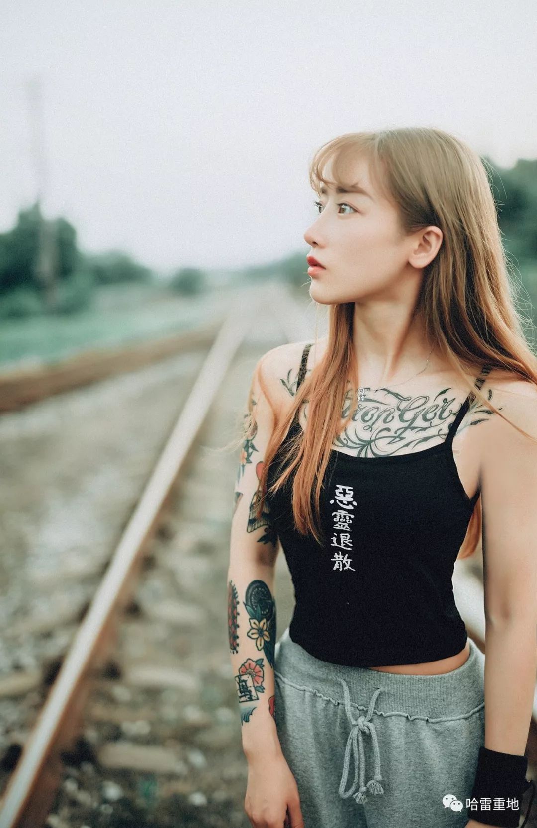 骑哈雷的小姐姐最酷!