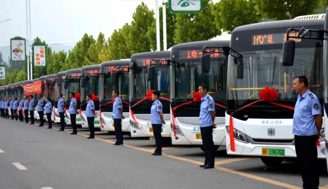 南漳22台新能源车今天上路乘客有空调真凉快