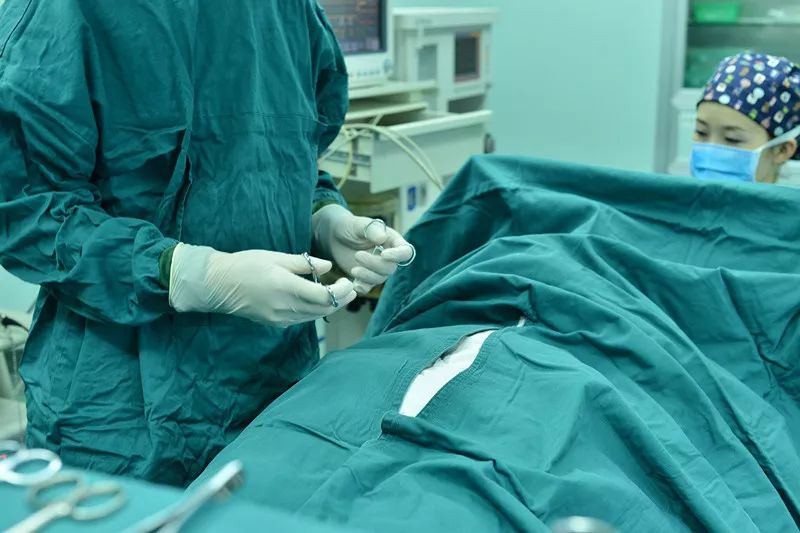 开始手术麻醉病人进入手术室手术即将开始择期手术的患者马上到手术室