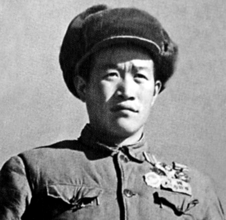 原创他是奇袭白虎团严伟才的原型打出了一场经典的偷袭战