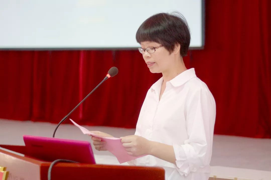 展辉学校教师代表罗娜发言罗老师结合学校近年来通过走出去和引进来