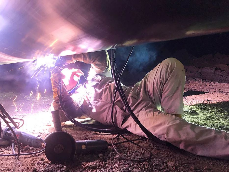 在孟加拉,管道人是怎么干的?