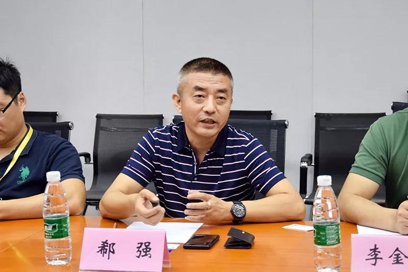 随后,亿蜂高级副总裁刘焕然介绍了亿蜂国内国际产业资源库,创新创业