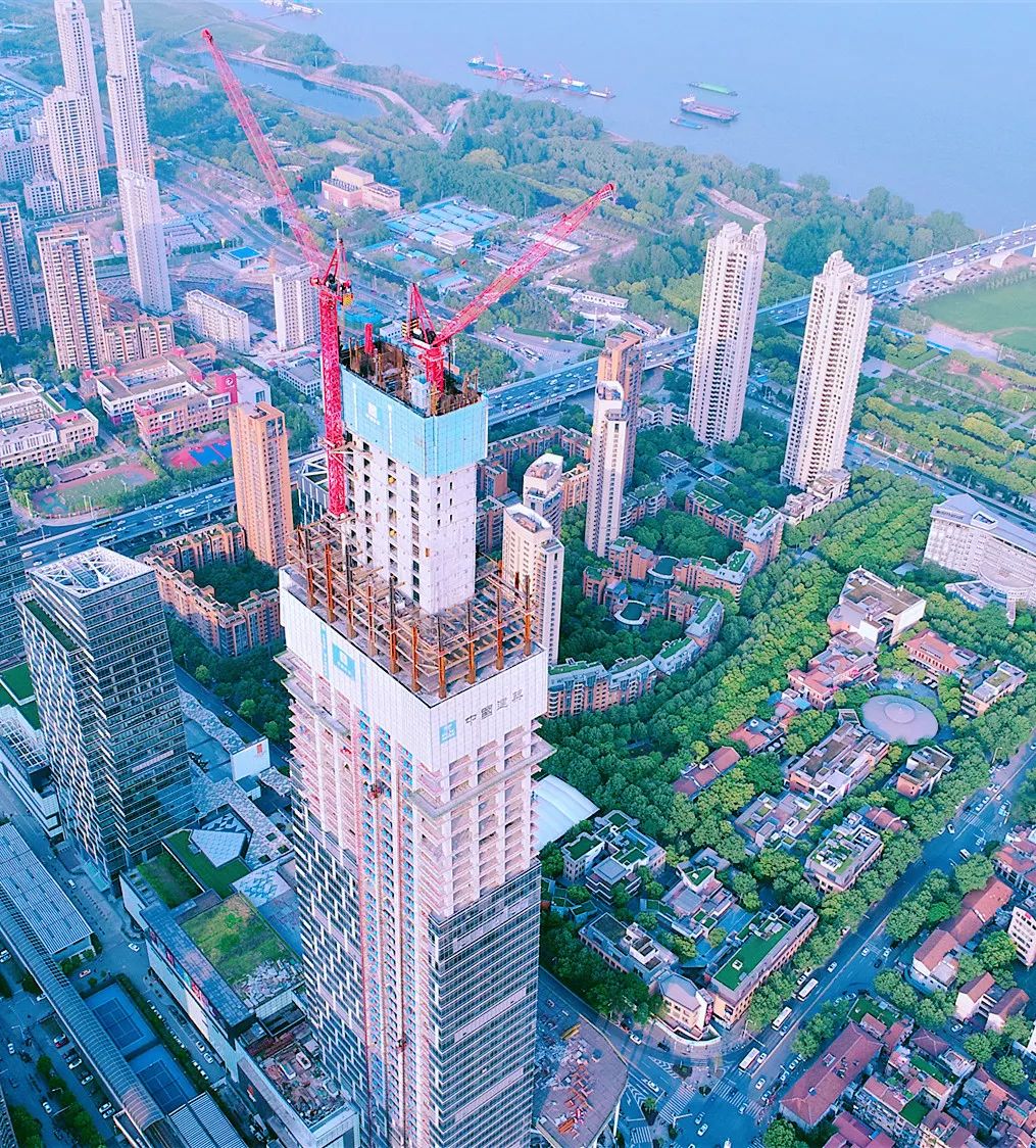 漫步300米云端!中建五局这座超高层核心筒封顶