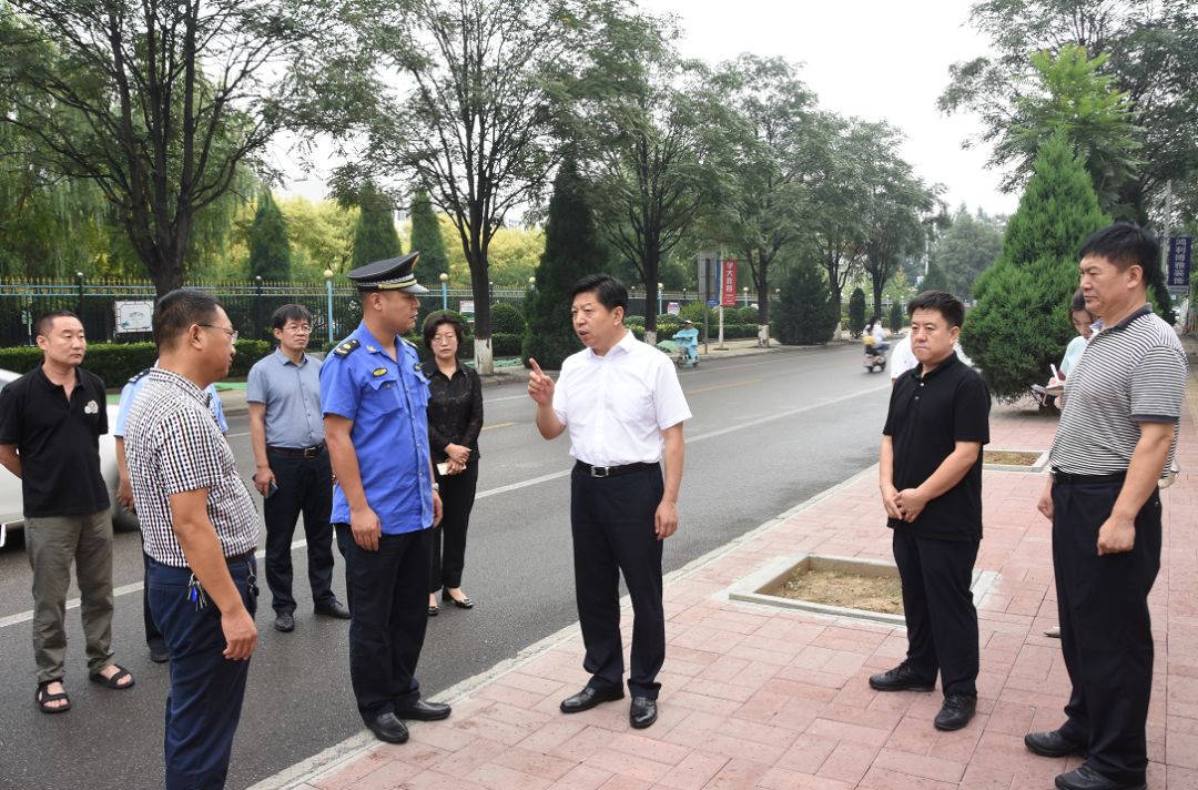 廉江梁小龙局长图片