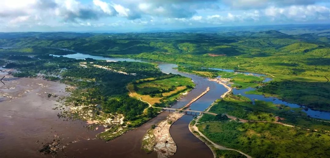 刚果河畔显身手刚果金因加引水渠成功验收移交