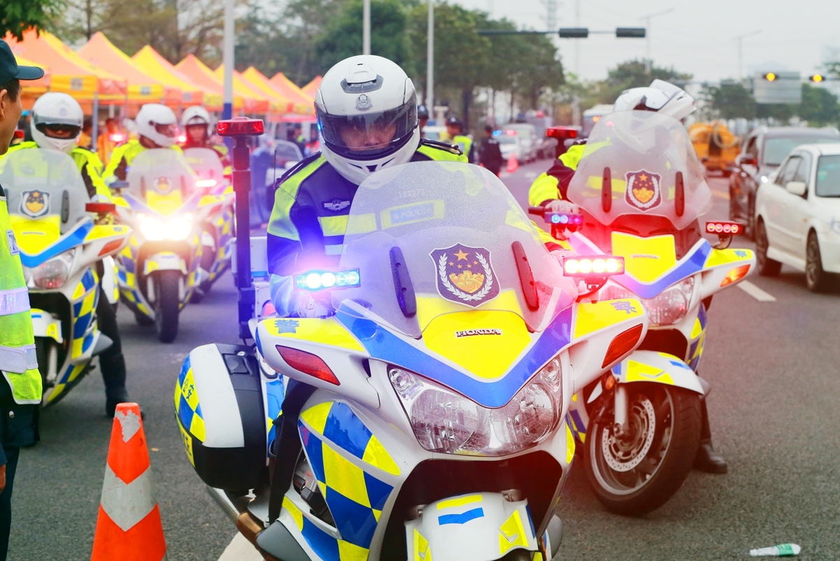 上路满月顺德公安交警铁骑就是这么刚62