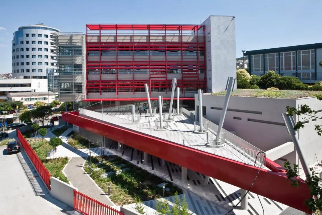 国外这所大学的教学楼居然这么炫酷