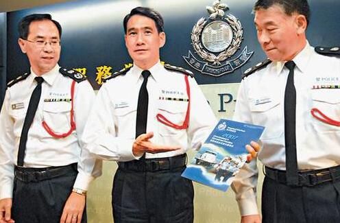 香港警察队伍警服的左侧为何有一根颜色不同的绶带