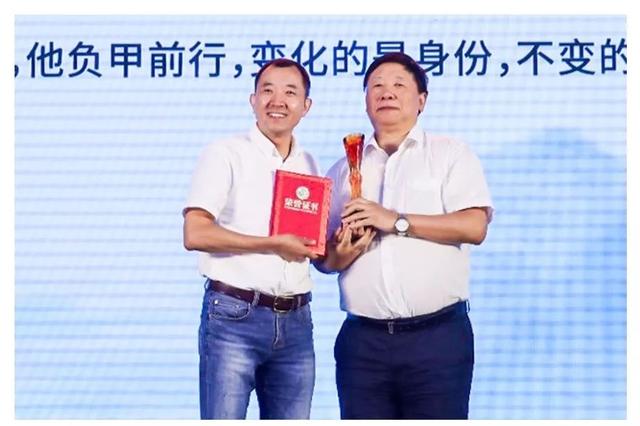 一个"网红"县委书记的人生下半场_陈行
