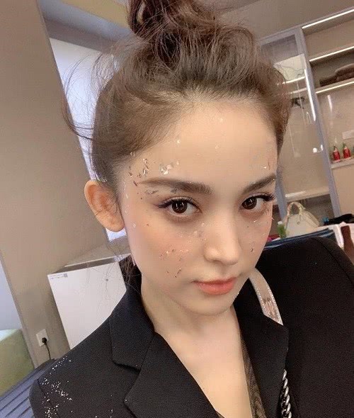 凭借眼影上热搜古力娜扎最美眼影上镜被粉丝狂赞