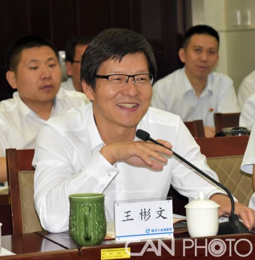 所长王彬文首先代表强度所对新职工的到来表示欢迎,他回顾了强度所54