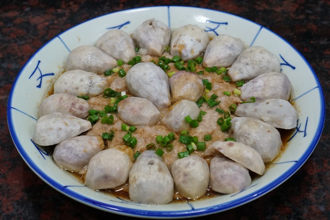 芋头蒸肉饼广东人的下饭菜一上桌老妈赞不绝口