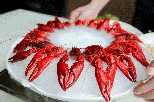 当小龙虾刚上水果绵绵冰,会碰撞出什么样的冰火奇缘?