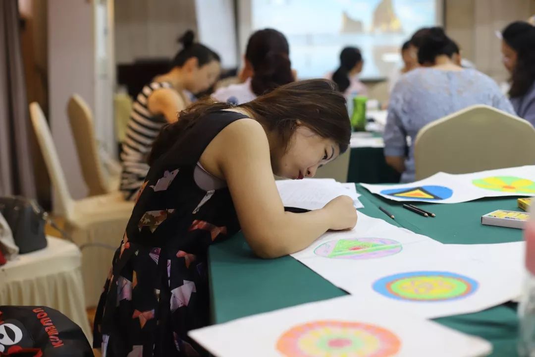 精彩回顾童玉娟老师绘画治疗课程2019成都站