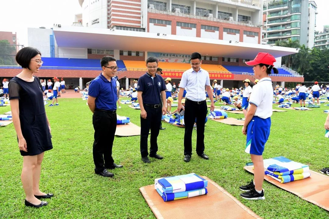 军训进行时:训练学习两不误!