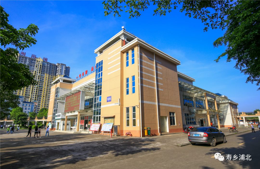 师兄师姐师弟师妹看过来,今天的浦北一职校美爆啦!