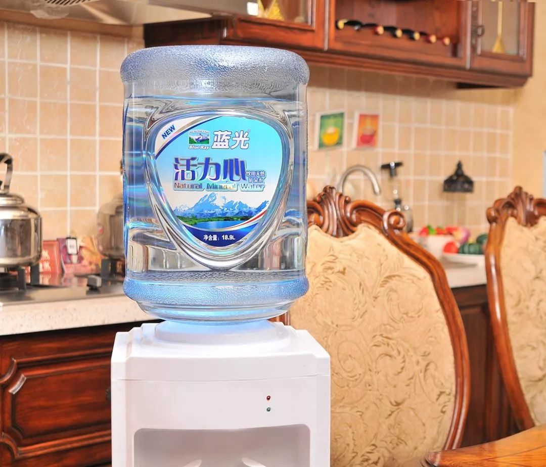 天然矿泉水烧开后有白色沉淀物和漂浮物千万不要惊慌请您耐心看完