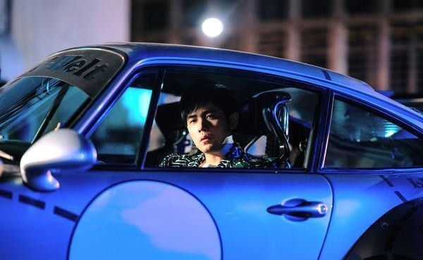 周杰伦新片叱咤风云再度驾驶头文字d经典车豆腐号